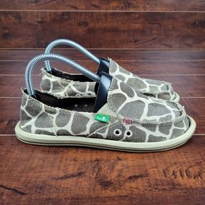 Sanuk Giraffe Sidewalk Surfer Animal Print Canvas Slip-On Shoes Womens Size 8